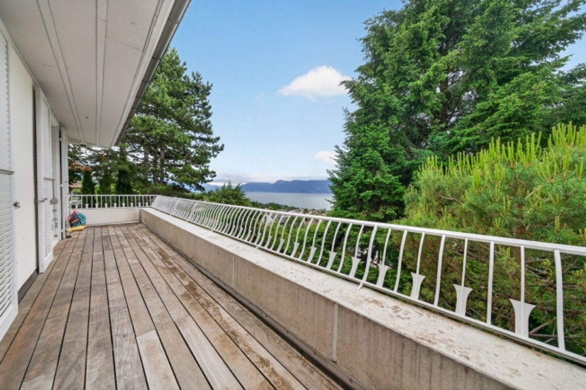 Wunderschöne freistehende Villa 
mit Blick auf den See - 6