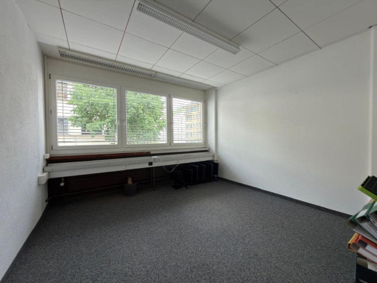 Zu vermieten Geschäftslokal im 1. Obergeschoss mit Archivflächen im Untergeschoss und 2 Aussenparkplätzen - 5