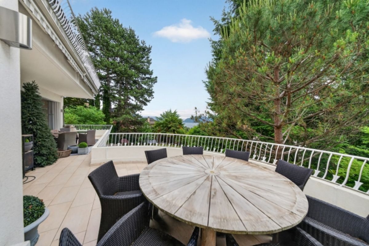 Wunderschöne freistehende Villa 
mit Blick auf den See - 8