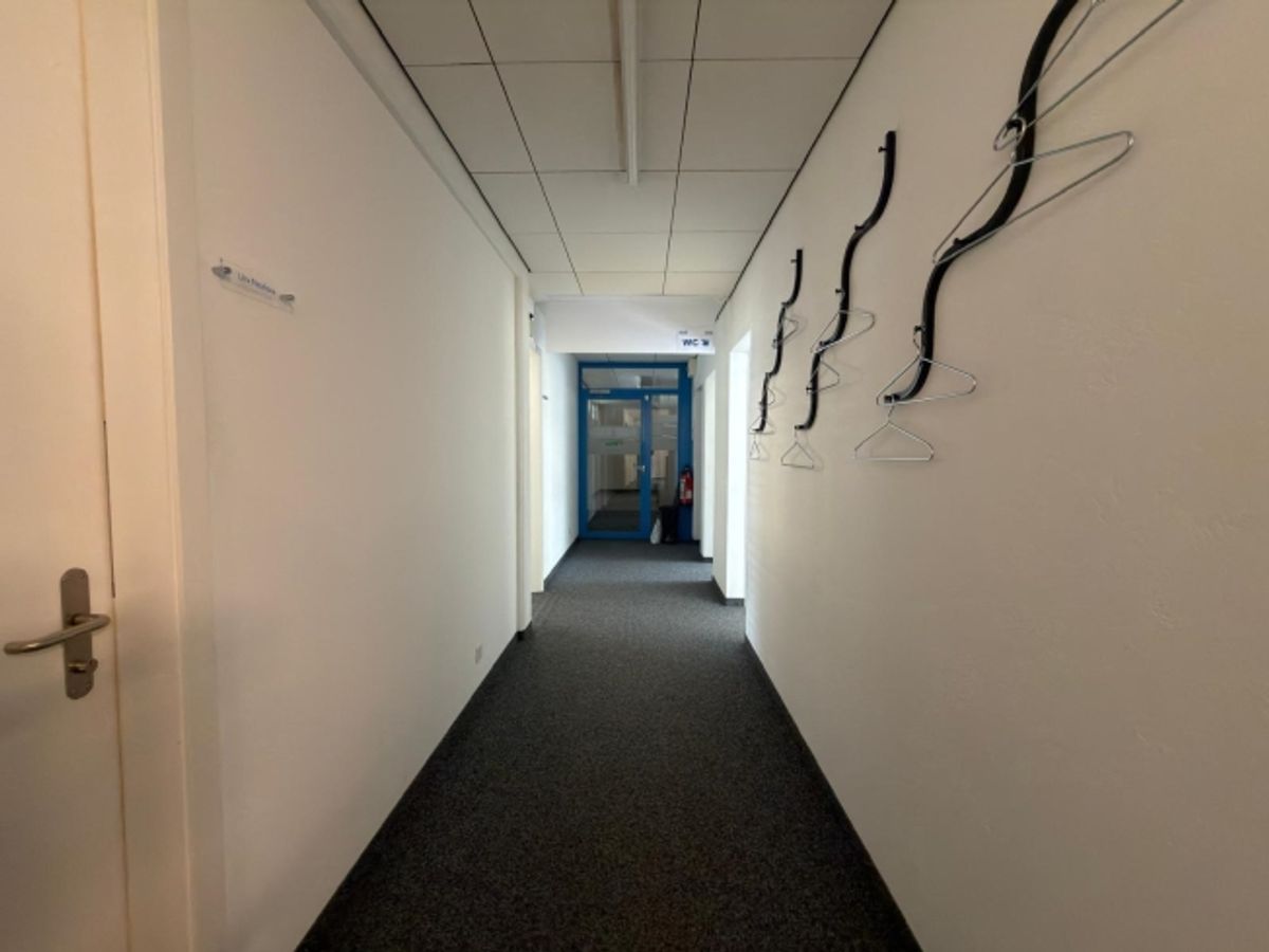 Zu vermieten Geschäftslokal im 1. Obergeschoss mit Archivflächen im Untergeschoss und 2 Aussenparkplätzen - 7