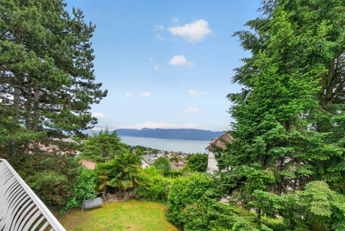 Wunderschöne freistehende Villa 
mit Blick auf den See - 10