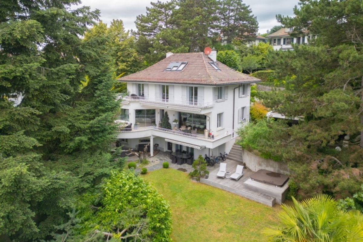 Wunderschöne freistehende Villa 
mit Blick auf den See - 11