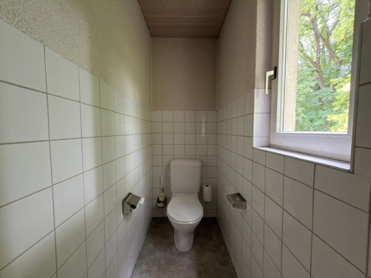 Zu vermieten Geschäftslokal im 1. Obergeschoss mit Archivflächen im Untergeschoss und 2 Aussenparkplätzen - 12