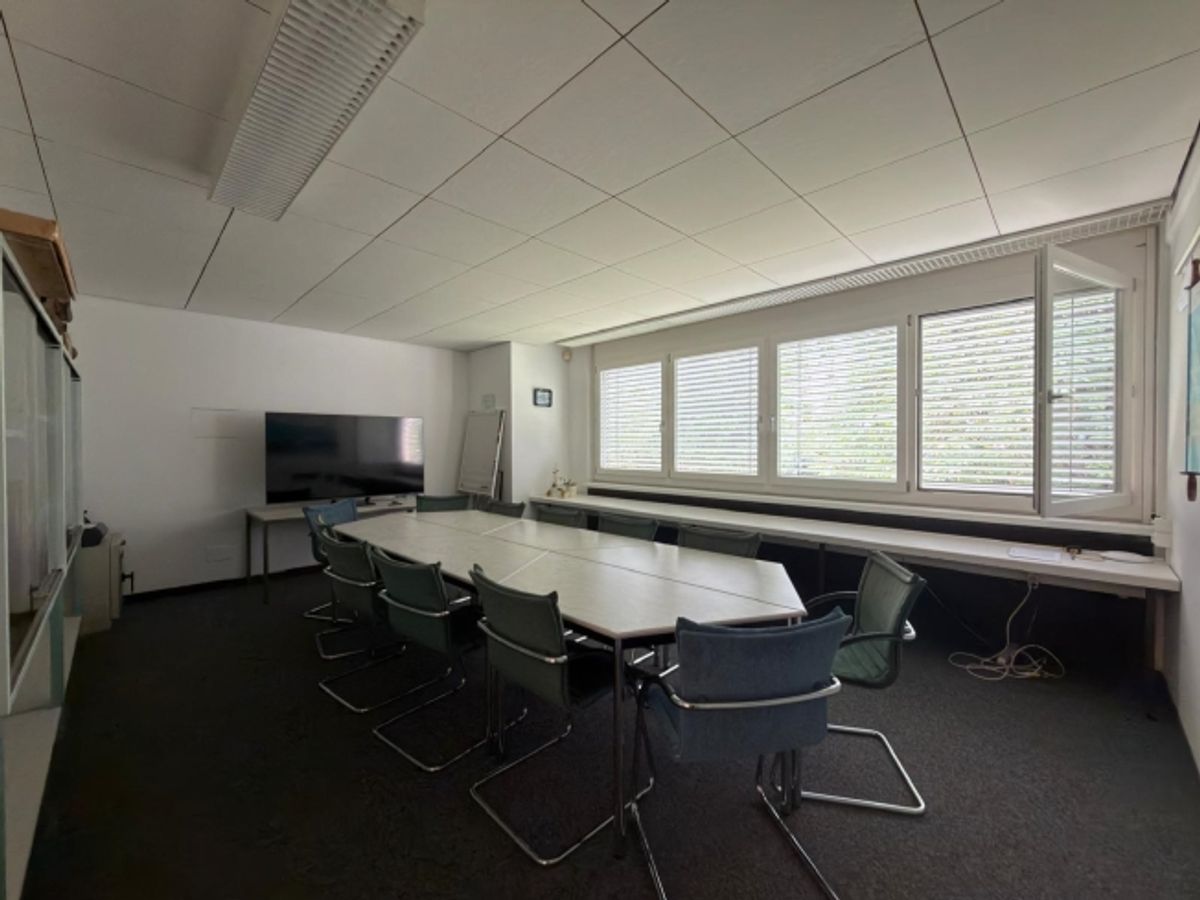 Zu vermieten Geschäftslokal im 1. Obergeschoss mit Archivflächen im Untergeschoss und 2 Aussenparkplätzen - 0