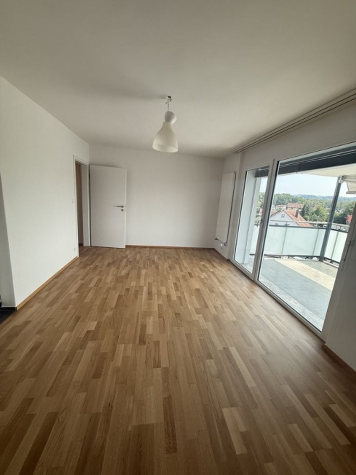 Helle Wohnräume & sonniger Balkon - jetzt besichtigen! - 2