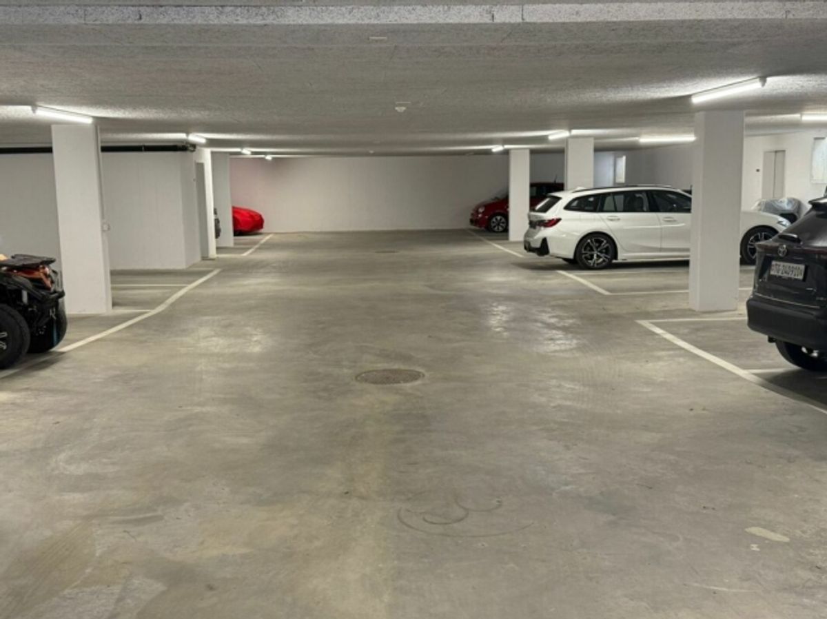 Einstellhallenplatz zu vermieten - 0