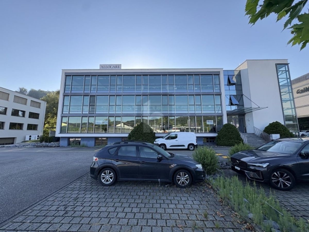 REPRÄSENTATIV MIT GLASFRONT - 0