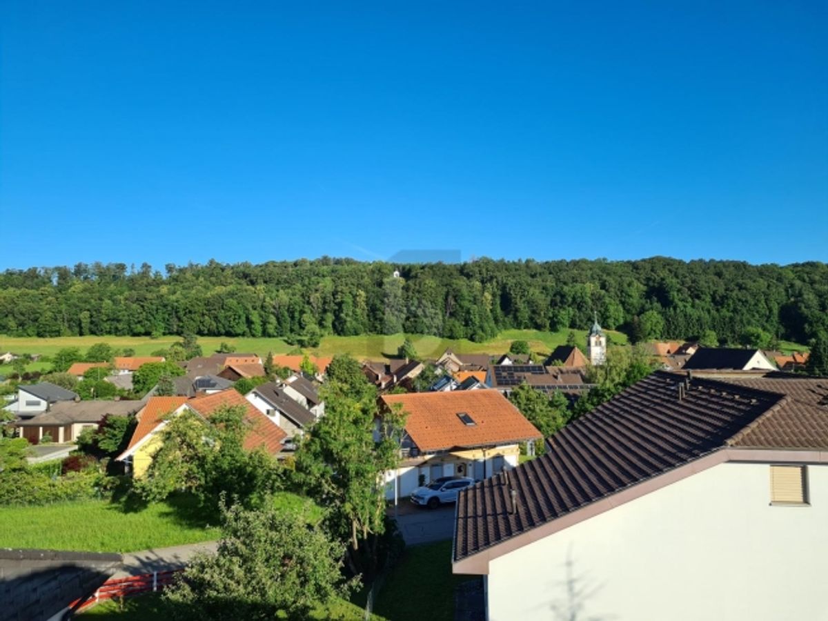 SONNIG, KLIMATISIERT MIT BALKON UND E-LADESTATION - 0