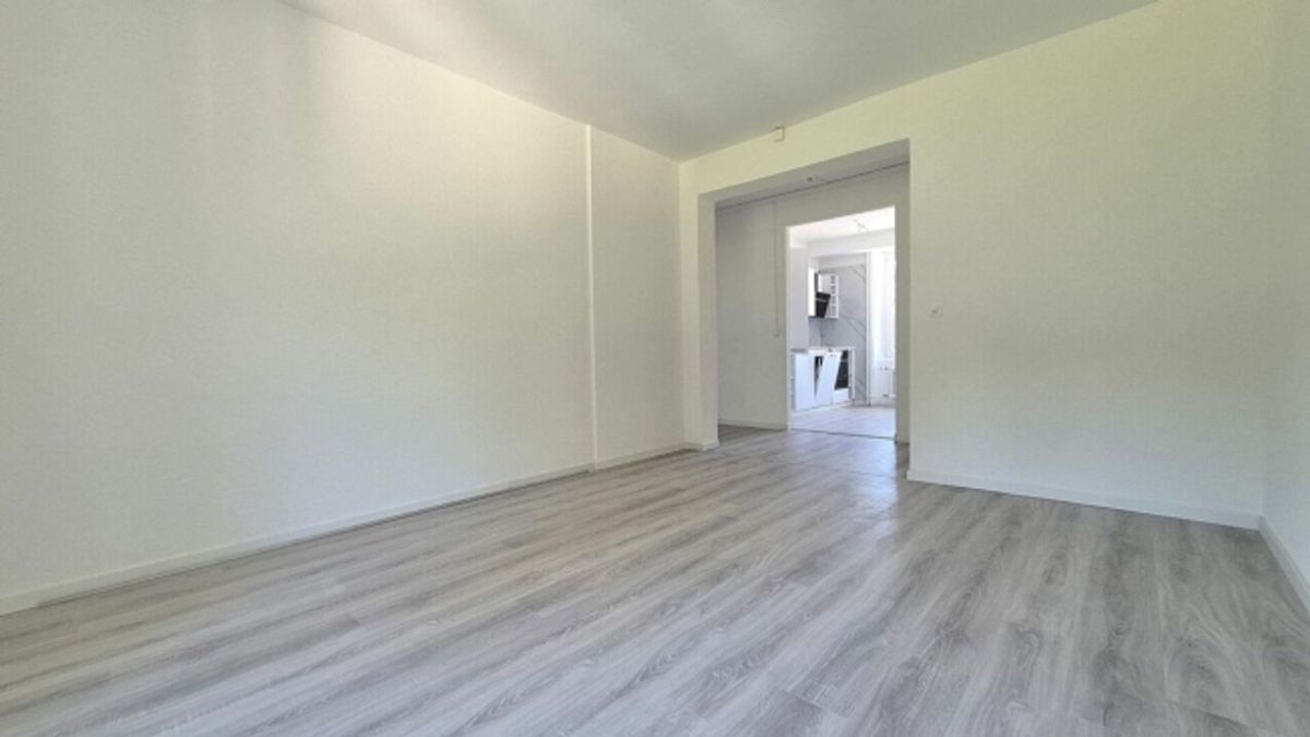 Wunderschöne 3-Zimmer-Wohnung komplett renoviert mit Balkon – Le Locle - 4