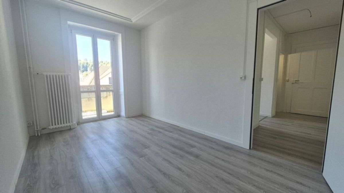 Wunderschöne 3-Zimmer-Wohnung komplett renoviert mit Balkon – Le Locle - 10