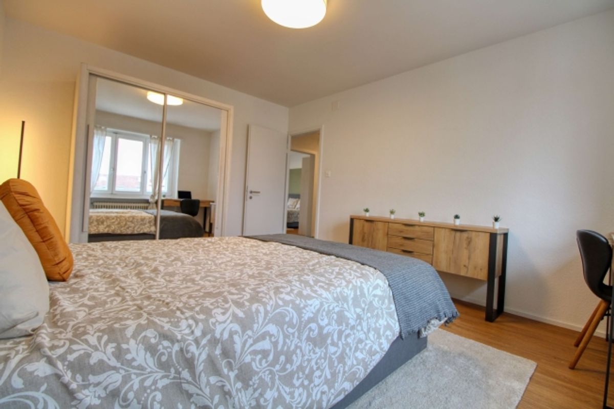 Furnished room in modernised apartment in a top location - 12