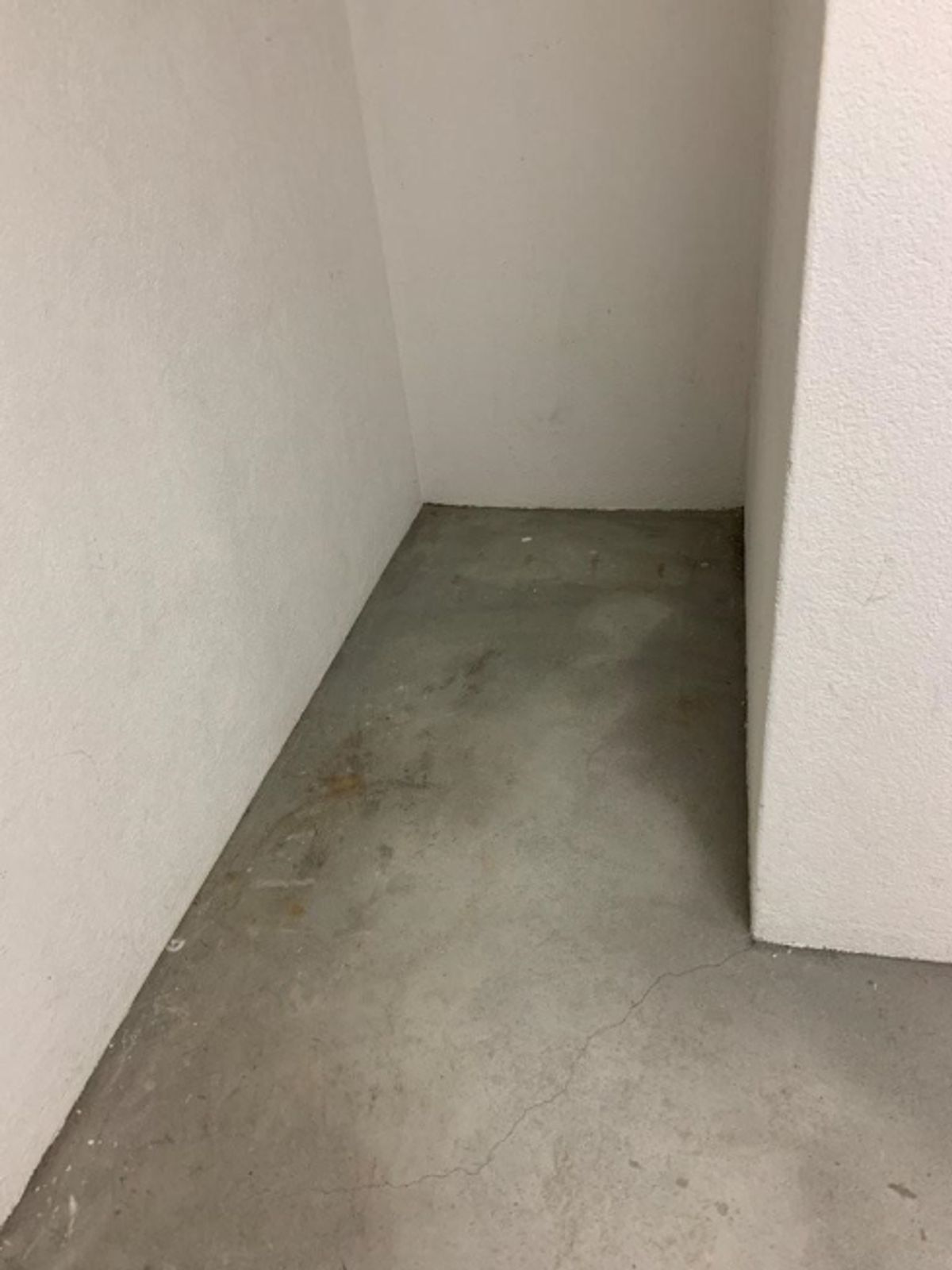 Petit dépôt de 13 m2 dans immeuble résidentiel - 5