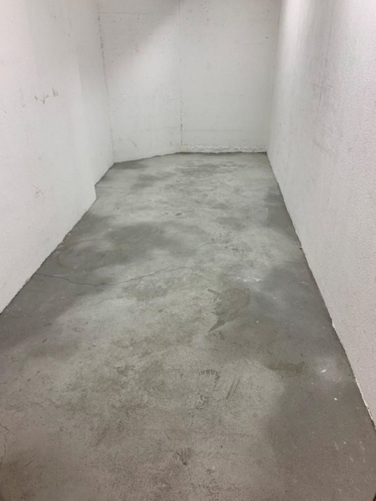 Petit dépôt de 13 m2 dans immeuble résidentiel - 6