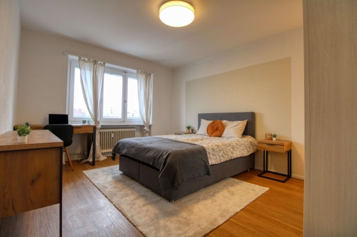 Furnished room in modernised apartment in a top location - 0