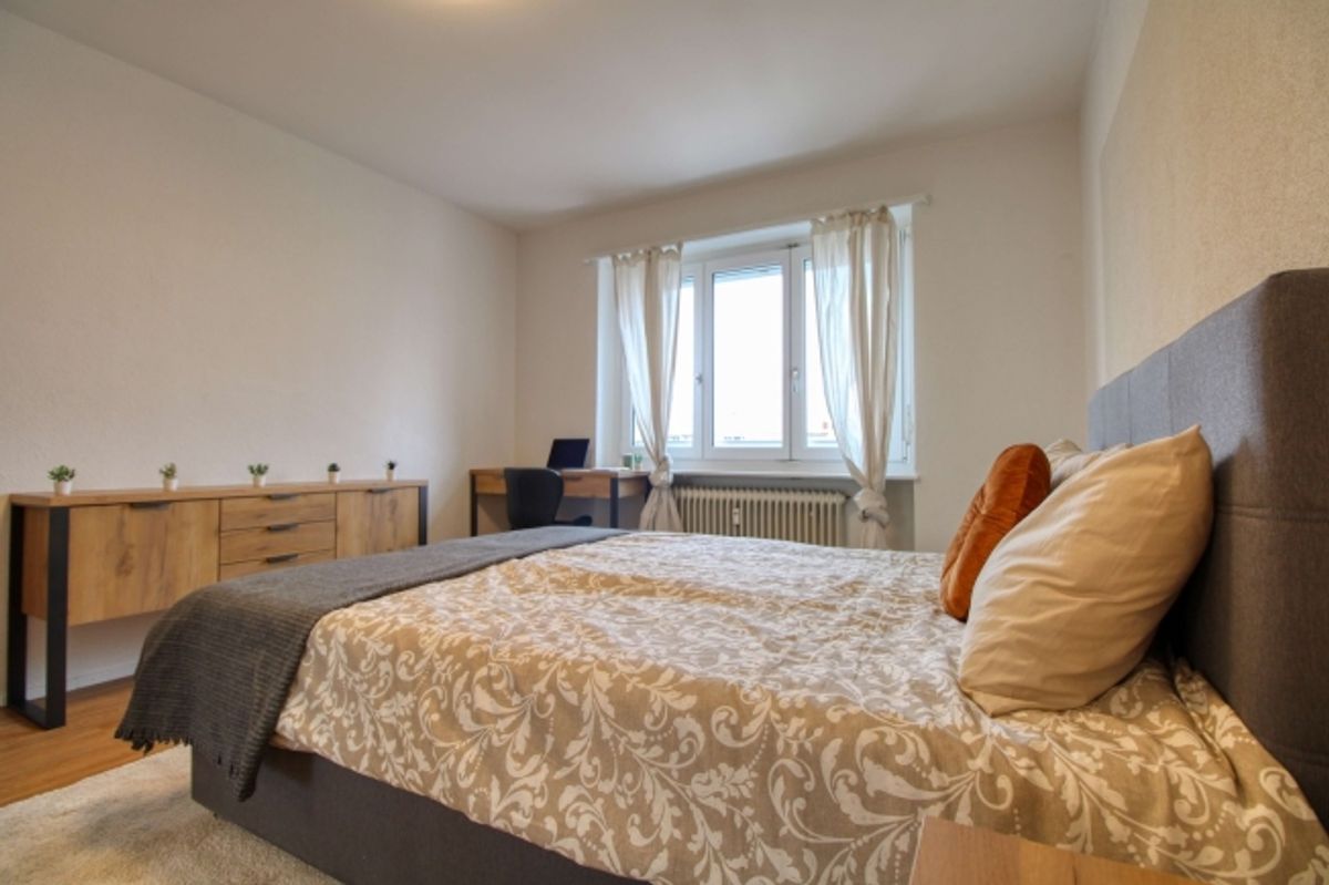Furnished room in modernised apartment in a top location - 1