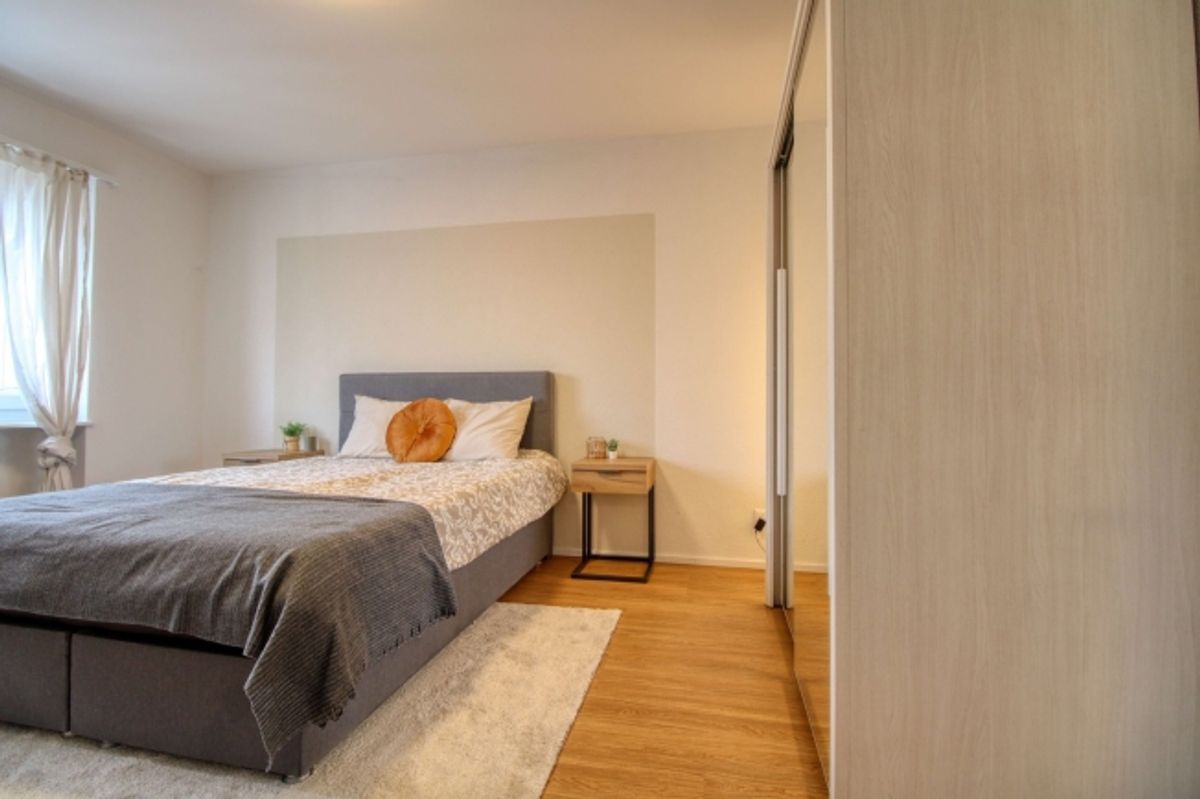 Furnished room in modernised apartment in a top location - 3