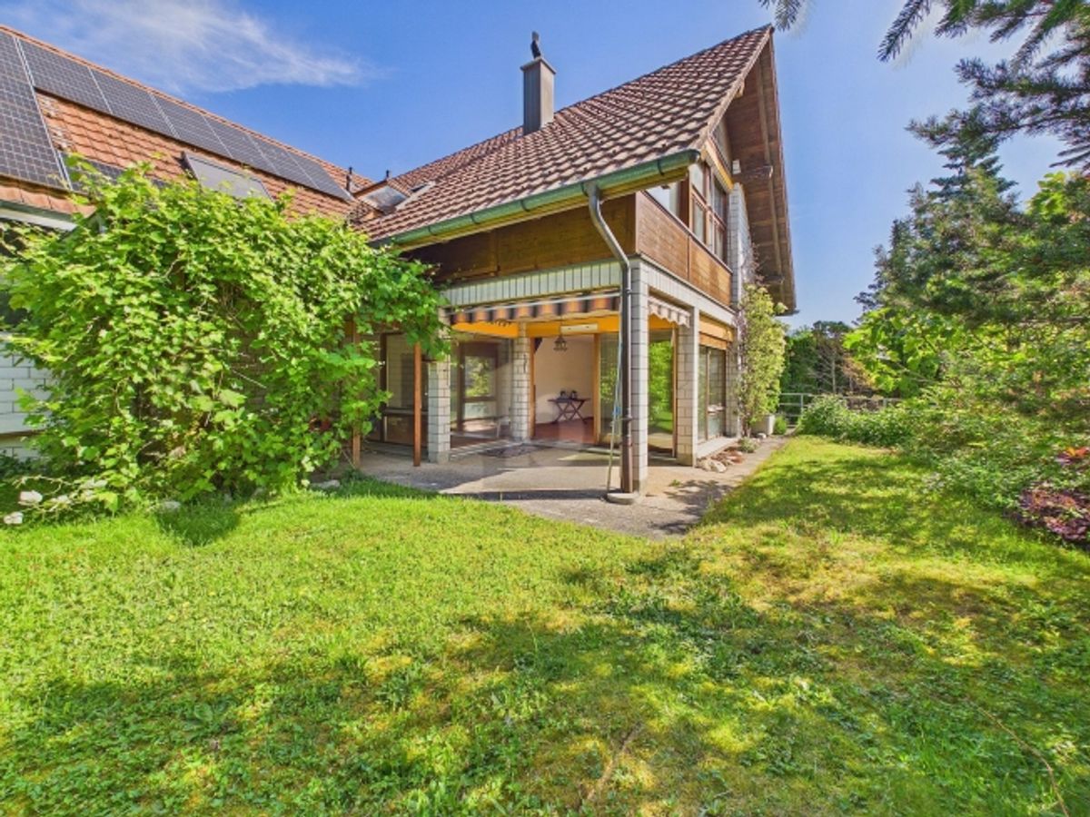 FAMILIENFREUNDLICH MIT SONNIGEM GARTEN - 0