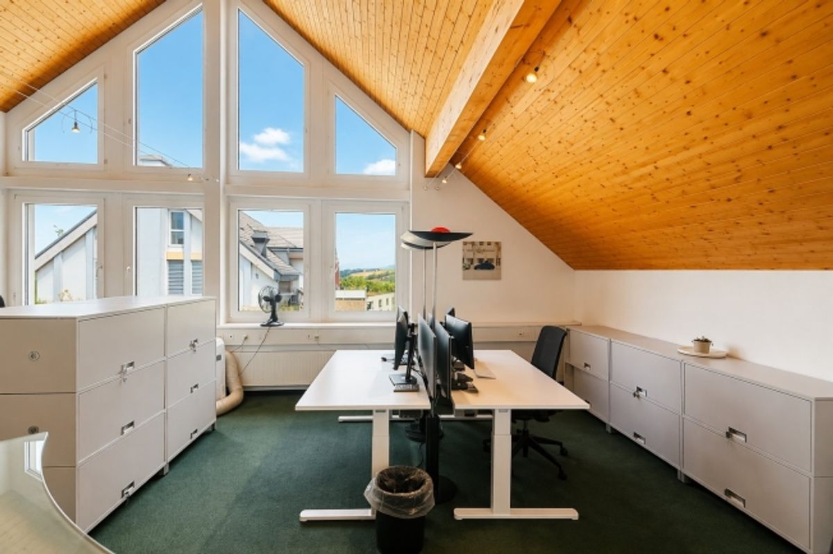Praktische Bürofläche an zentraler Lage in Berikon - 65 m² im 2. Obergeschoss - 1