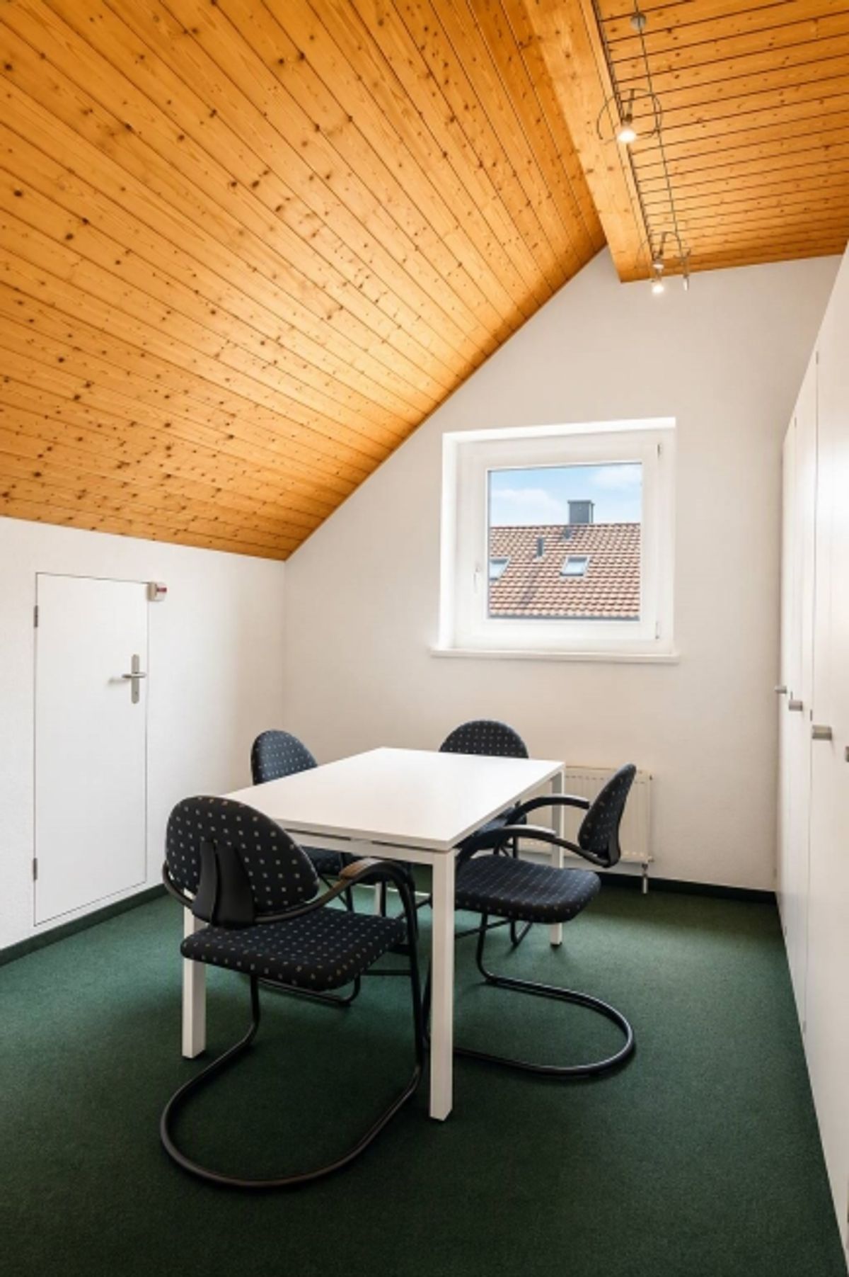 Praktische Bürofläche an zentraler Lage in Berikon - 65 m² im 2. Obergeschoss - 2