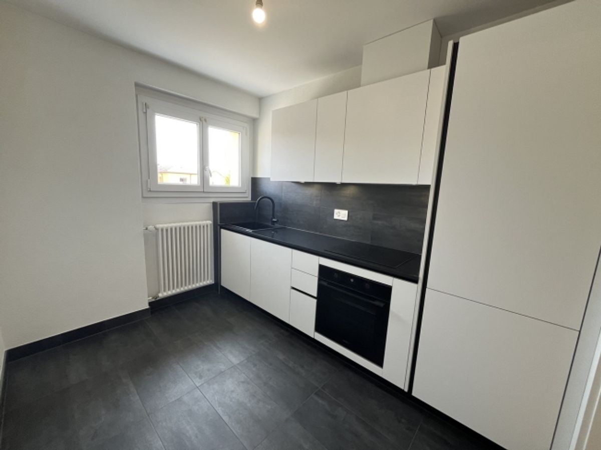 Schöne 3.5-Zimmer-Wohnung mit Balkon in Payerne - 0