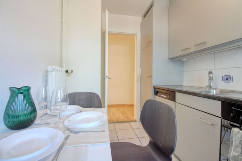 Furnished room in modernised apartment in a top location - 12