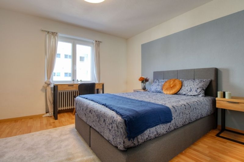 Furnished room in modernised apartment in a top location - 3