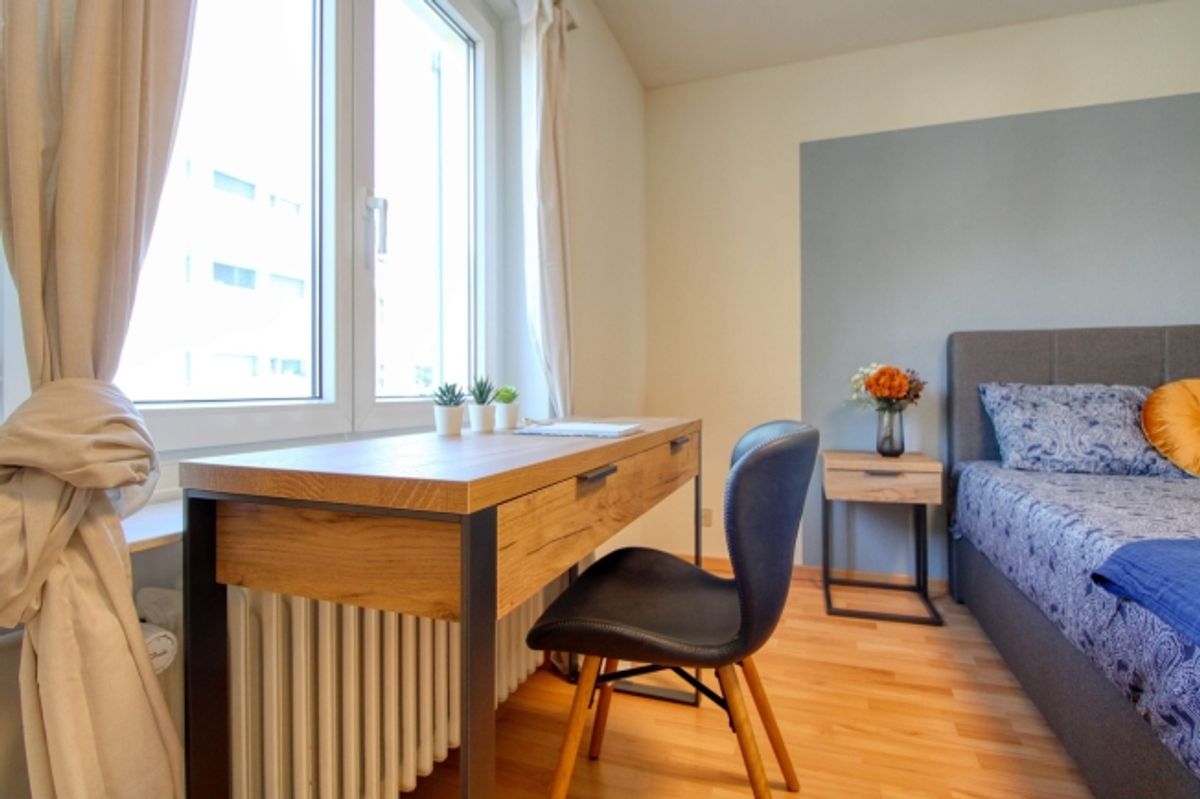 Furnished room in modernised apartment in a top location - 3