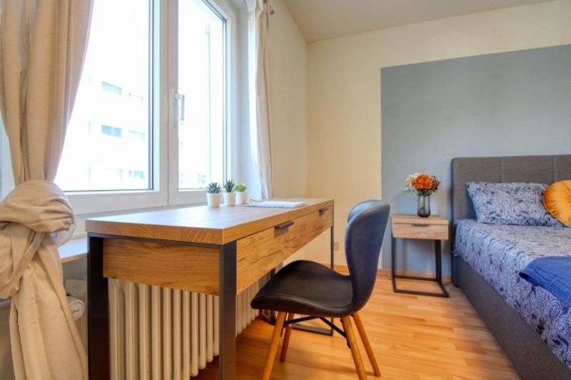 Furnished room in modernised apartment in a top location - 4