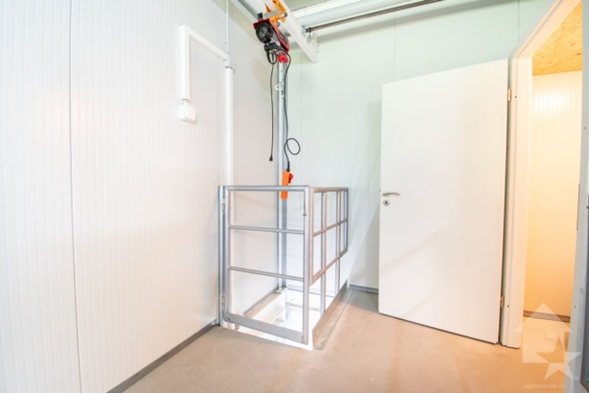 Roche, Box 54 m2 mit Parkplätzen - 3
