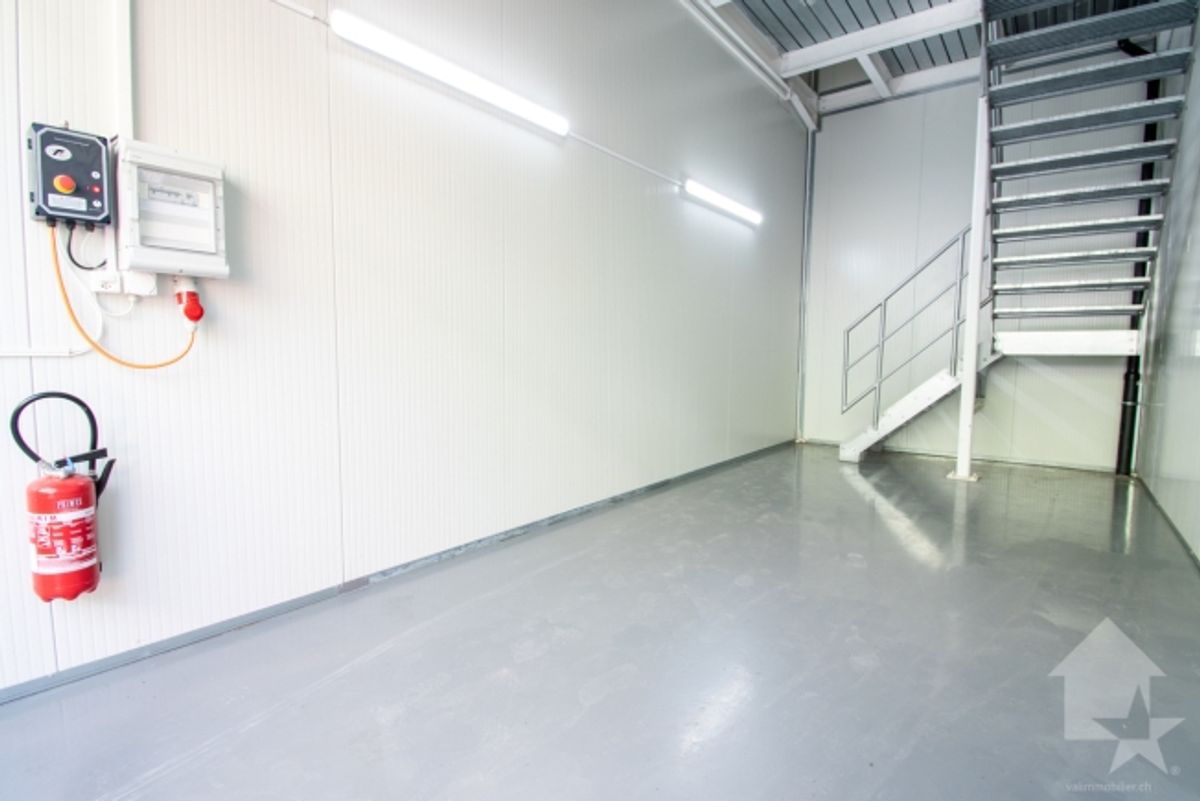Roche, Box 54 m2 mit Parkplätzen - 0