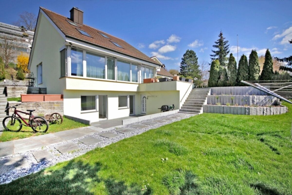 Gehobene 2.5-Zimmerwohnung mit riesigem Garten! - 0