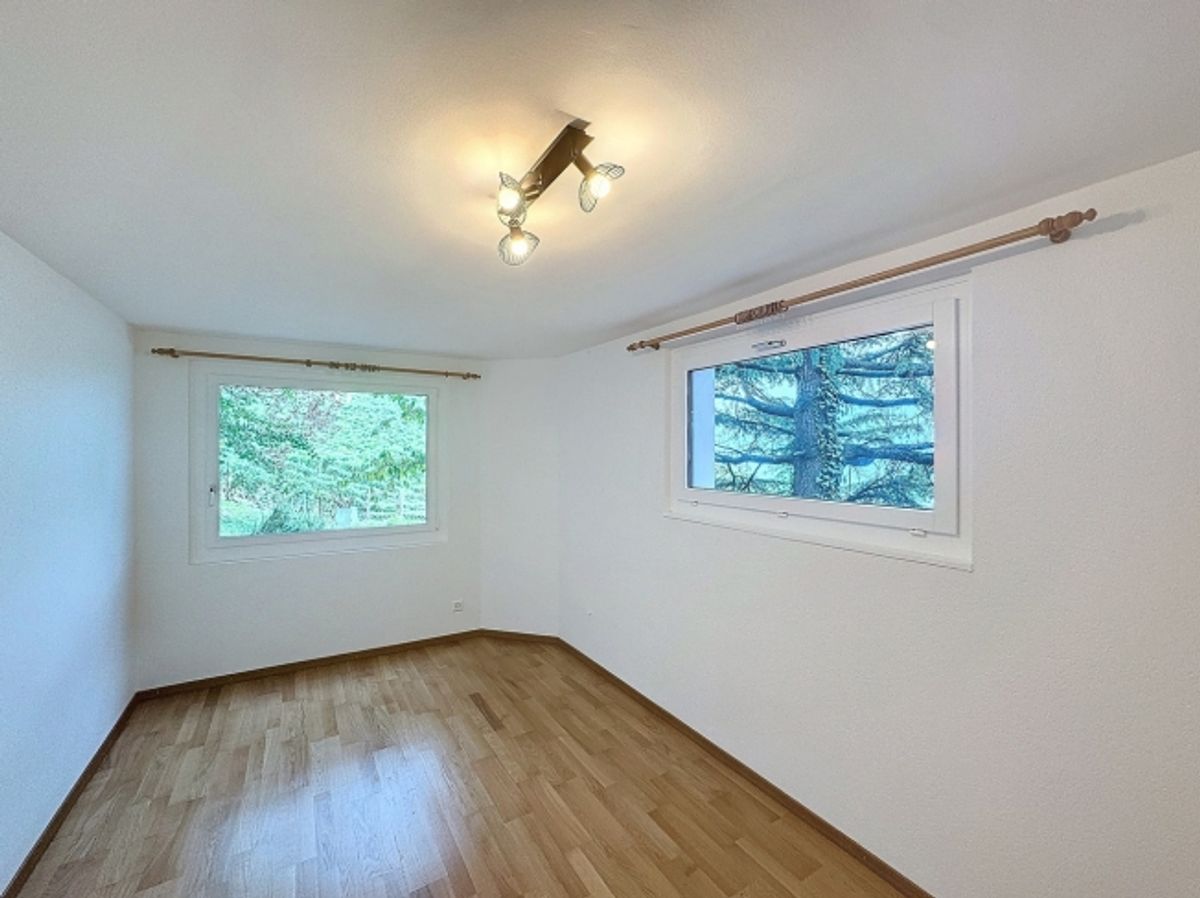 Einzigartige Lage – Wunderschöne renovierte Villa mit Garten und Seeblick - 9