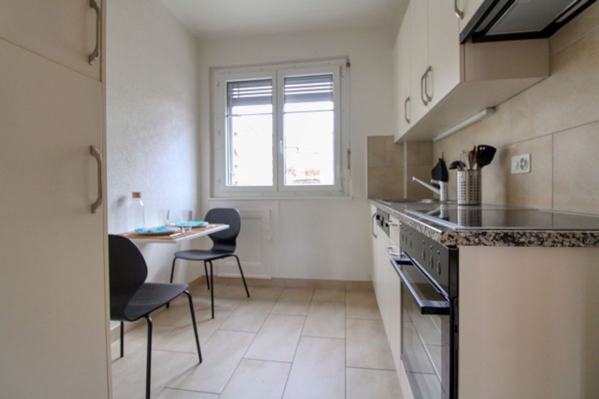 A Modern Coliving Apartment at Avenue de France in Lausanne - 10