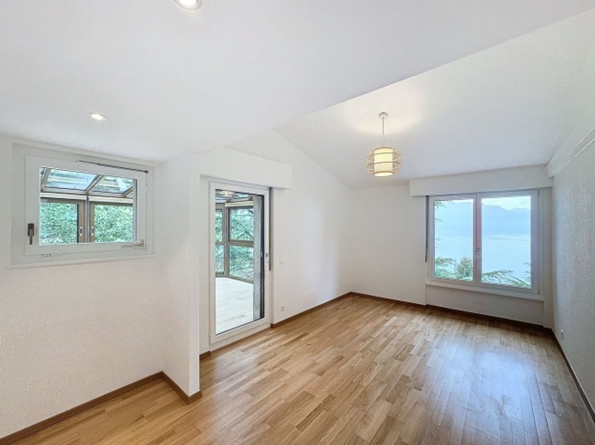Einzigartige Lage – Wunderschöne renovierte Villa mit Garten und Seeblick - 4