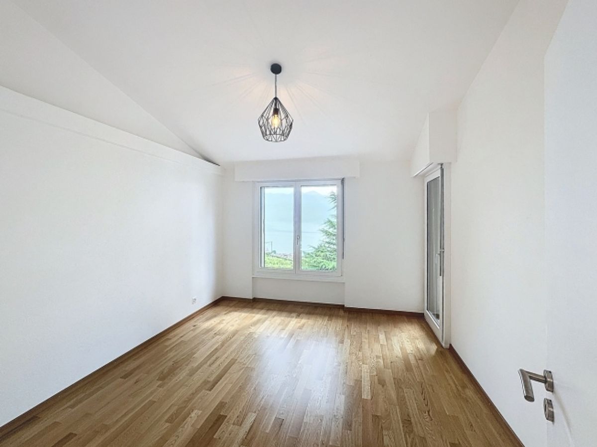 Einzigartige Lage – Wunderschöne renovierte Villa mit Garten und Seeblick - 5
