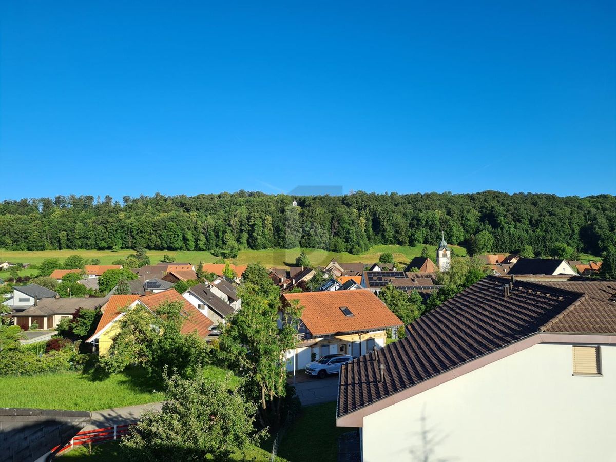 SONNIG, KLIMATISIERT MIT BALKON UND E-LADESTATION - 0