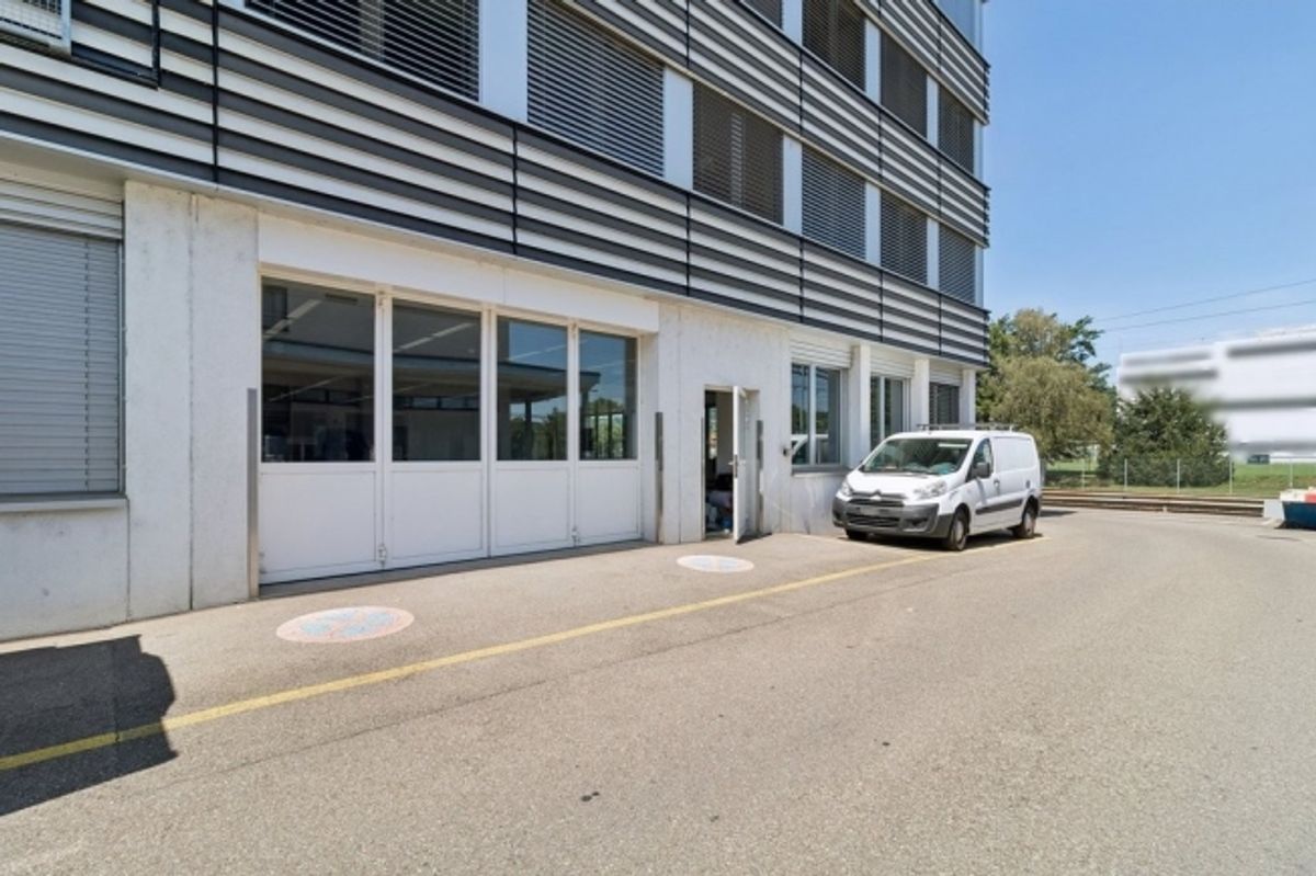 Grosszügige Gewerbefläche und Büros in Schlieren zu vermieten - 1