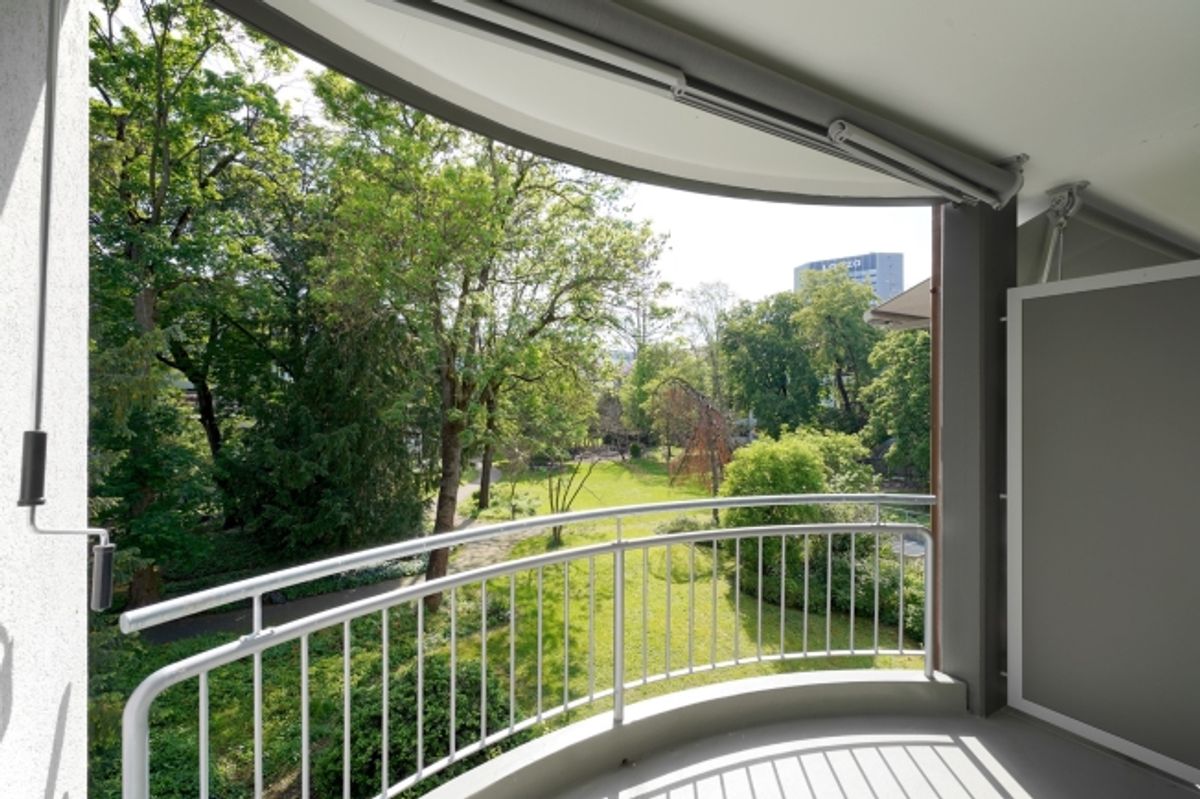 Blick in Parkanlage - 6