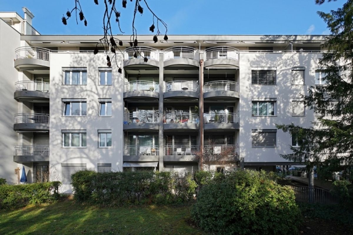 Blick in Parkanlage - 1