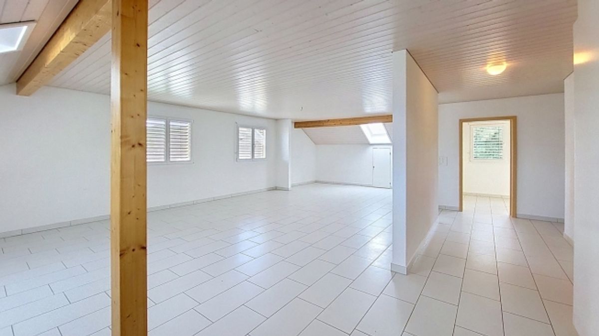 3,5-Zimmer-Wohnung mit 119 m² Wohnfläche und Balkon in Chabrey / VD - 1
