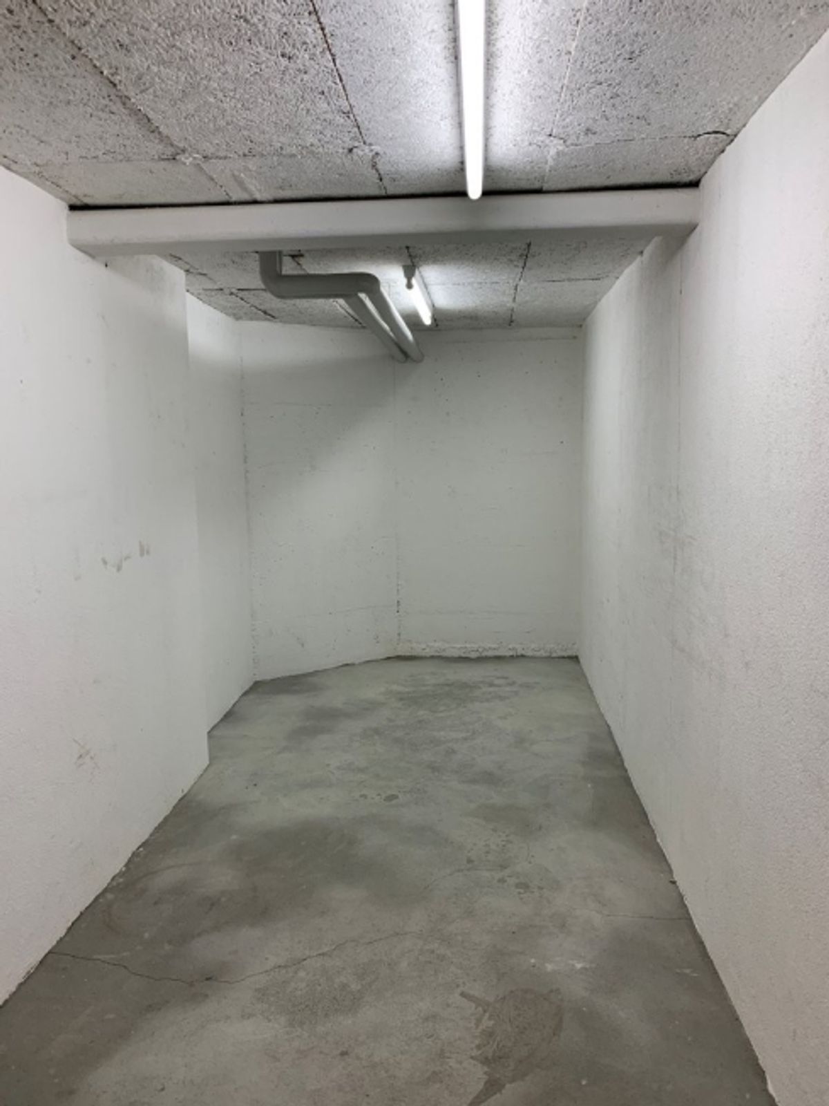 Petit dépôt de 13 m2 dans immeuble résidentiel - 2