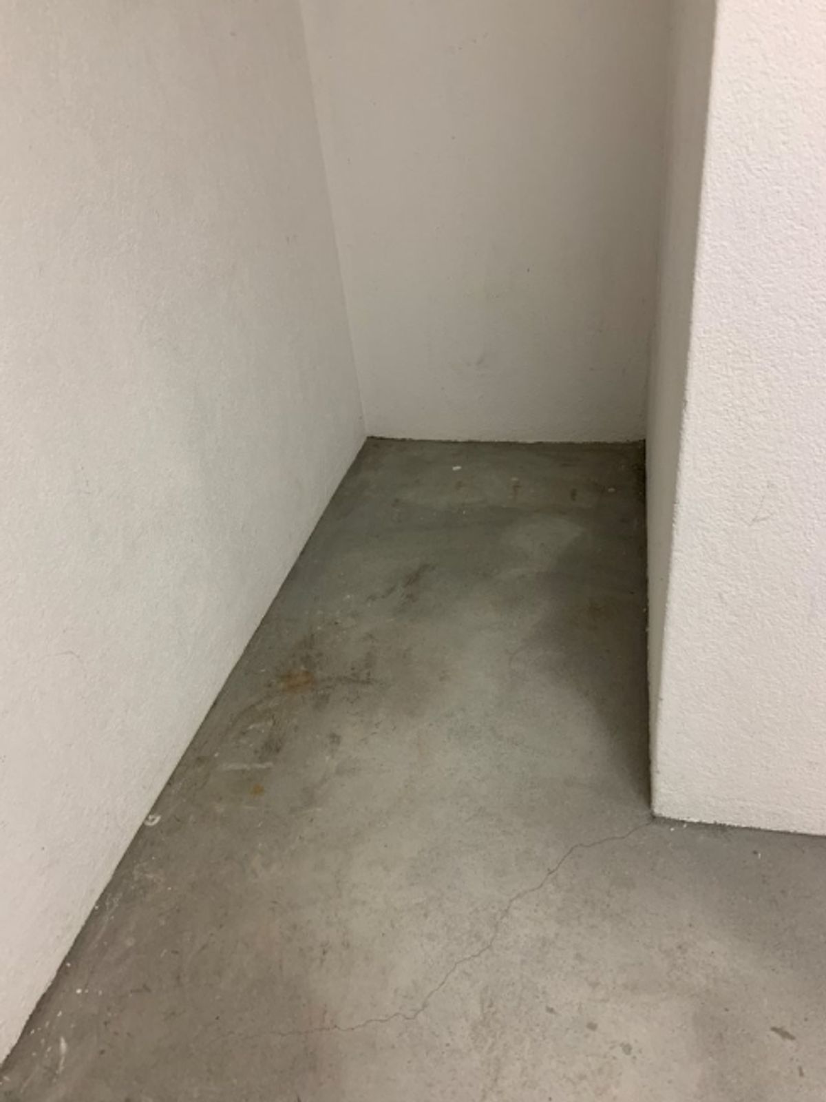 Petit dépôt de 13 m2 dans immeuble résidentiel - 5
