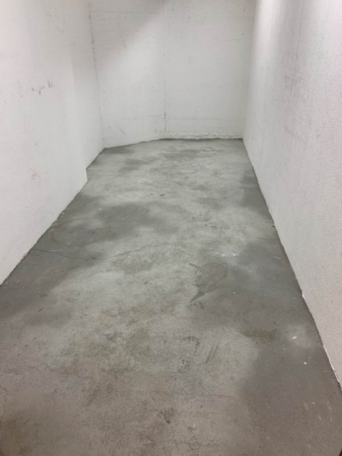 Petit dépôt de 13 m2 dans immeuble résidentiel - 6