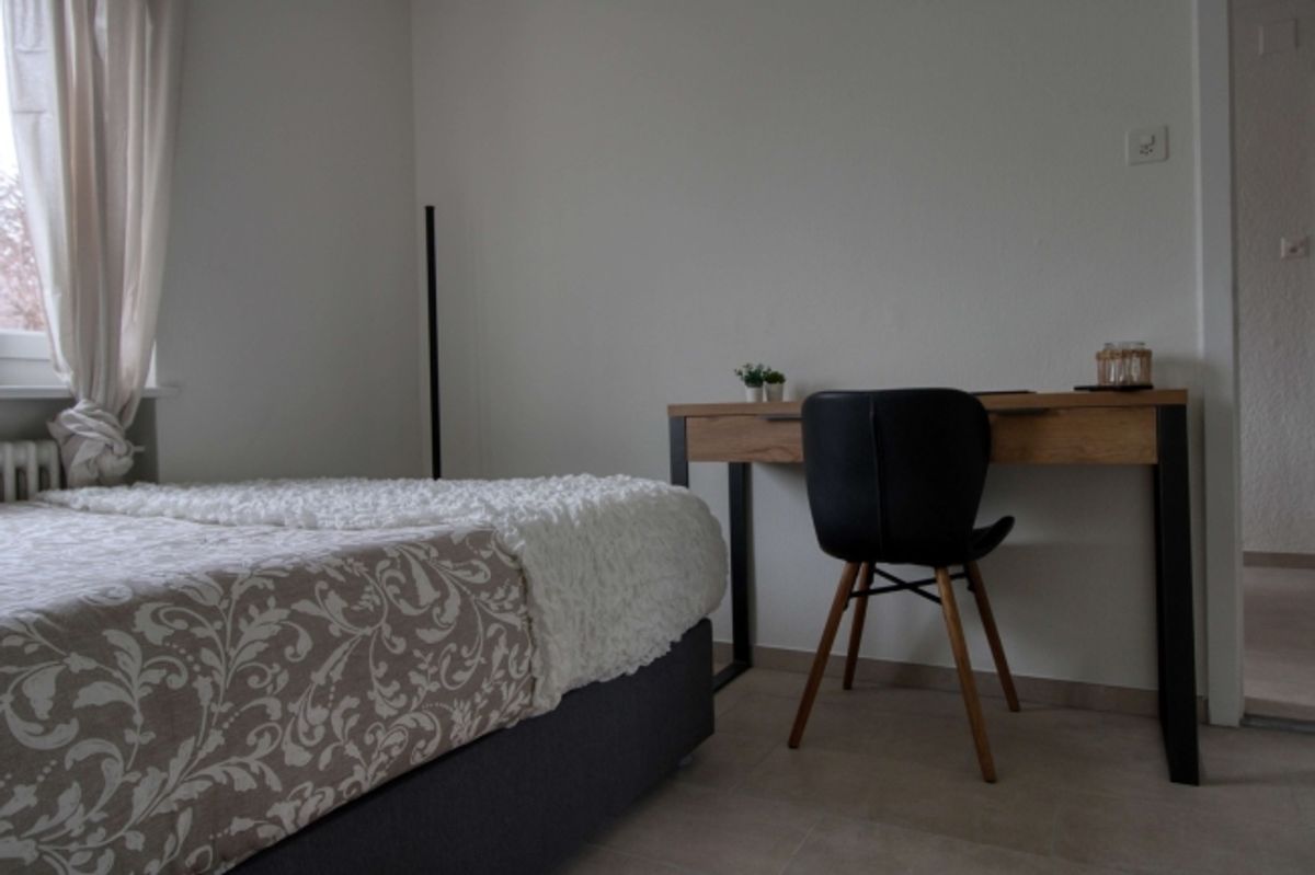 Furnished room in modernised apartment in a top location - 2