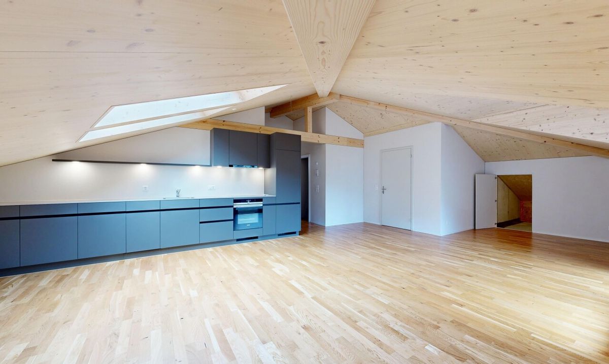 2.5-Zimmer-Attikawohnung mit Weitblick in Spiringen - 1