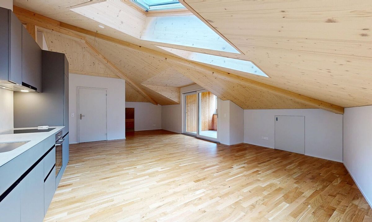 2.5-Zimmer-Attikawohnung mit Weitblick in Spiringen - 3