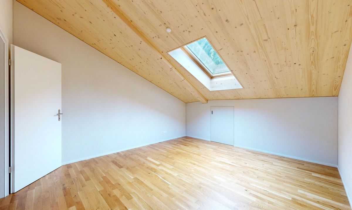 2.5-Zimmer-Attikawohnung mit Weitblick in Spiringen - 9