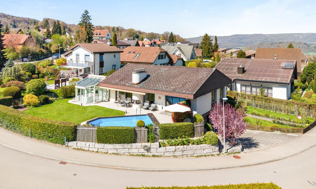5.5 Zi. Familienparadies mit Pool, grossem Garten und Privatsphäre - 0