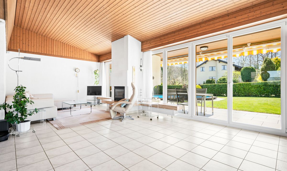 5.5 Zi. Familienparadies mit Pool, grossem Garten und Privatsphäre - 1