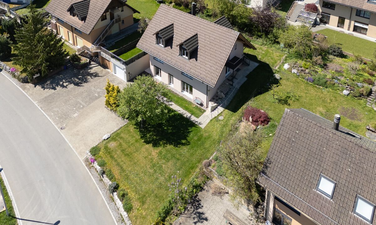 Schönes 5,5-Z.-EFH mit einer 3,5-Z.-Einliegerwohnung in Madetswil - 0
